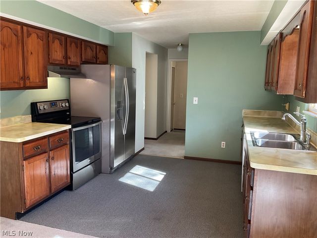 37818 Lake Shore Boulevard, Eastlake, OH 44095