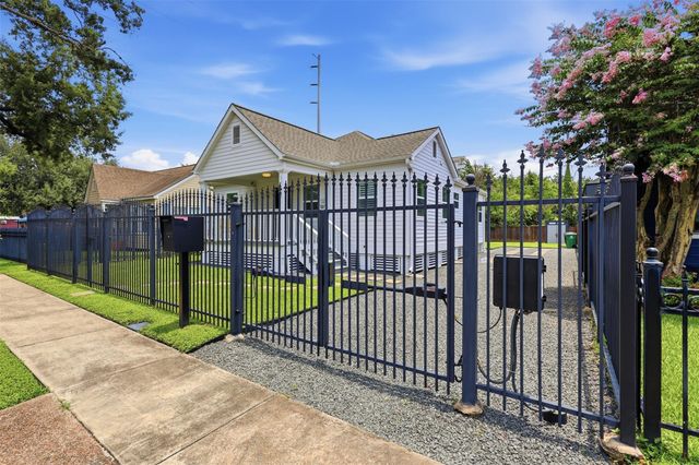 1144 Dorothy Street, Houston, TX 77008