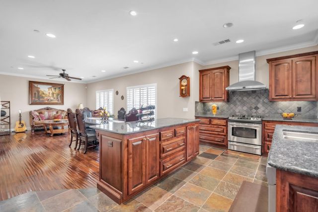 8654 Bradshaw Rd, Elk Grove, CA 95624