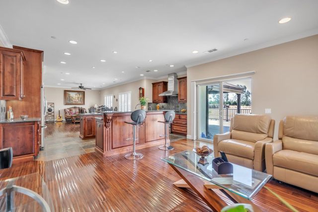 8654 Bradshaw Rd, Elk Grove, CA 95624