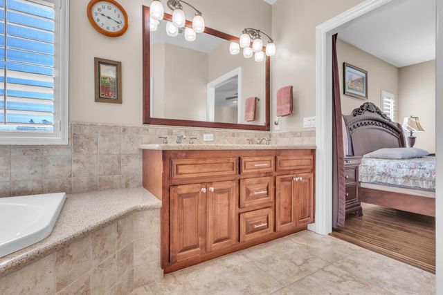 8654 Bradshaw Rd, Elk Grove, CA 95624