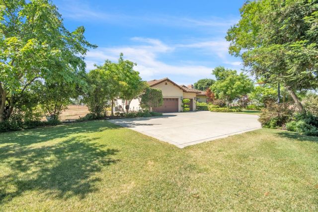 8654 Bradshaw Rd, Elk Grove, CA 95624