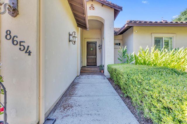 8654 Bradshaw Rd, Elk Grove, CA 95624