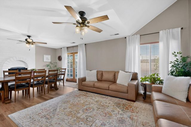 4000 Las Cimbras Court SE, Rio Rancho, NM 87124