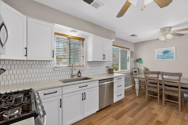 4000 Las Cimbras Court SE, Rio Rancho, NM 87124