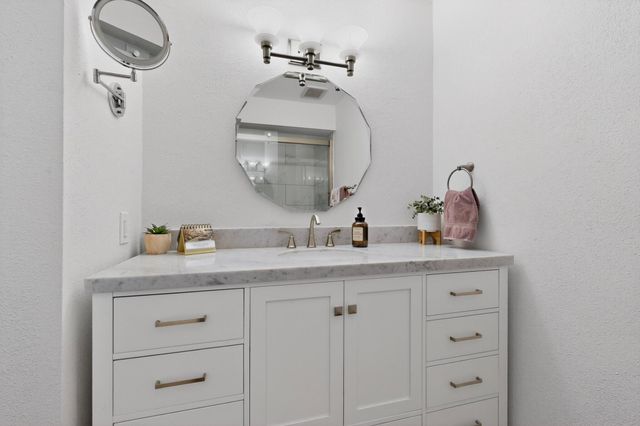 4000 Las Cimbras Court SE, Rio Rancho, NM 87124