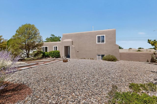 4000 Las Cimbras Court SE, Rio Rancho, NM 87124