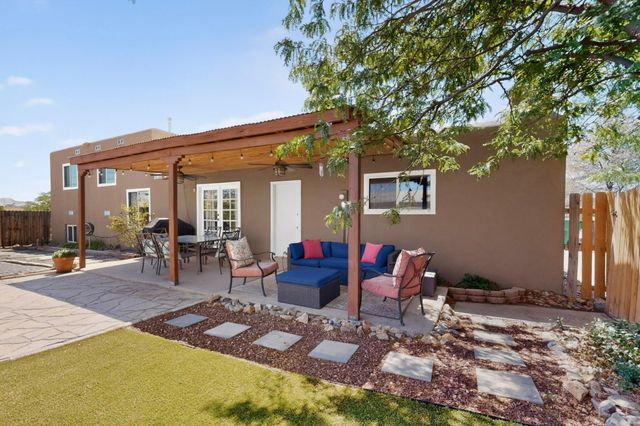 4000 Las Cimbras Court SE, Rio Rancho, NM 87124