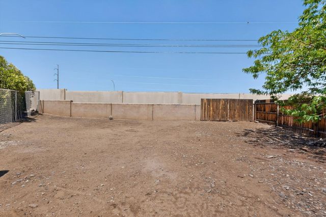 4000 Las Cimbras Court SE, Rio Rancho, NM 87124