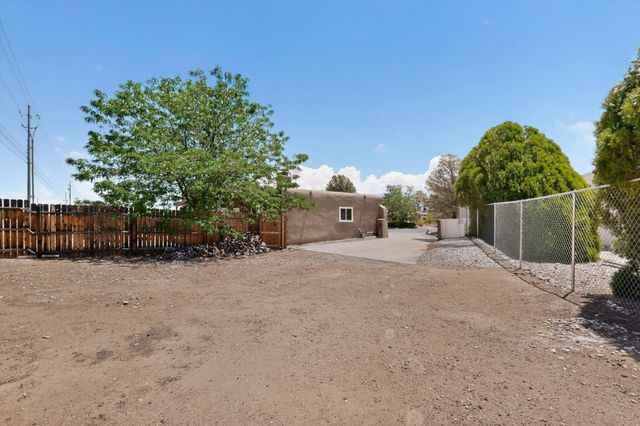 4000 Las Cimbras Court SE, Rio Rancho, NM 87124