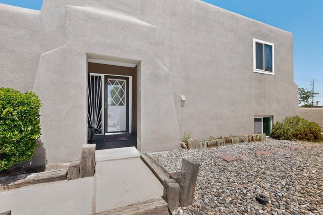 4000 Las Cimbras Court SE, Rio Rancho, NM 87124