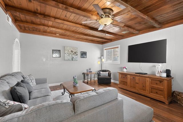 4000 Las Cimbras Court SE, Rio Rancho, NM 87124
