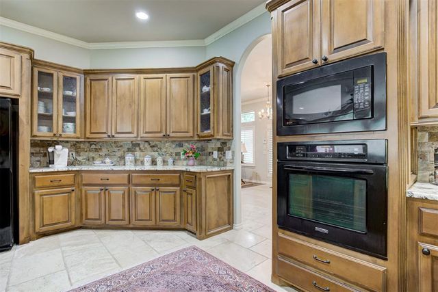 3809 Woodshadow Road, Edmond, OK 73003