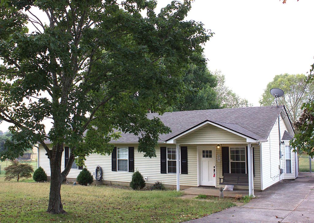 317 Bumpus Mill Rd, Oak Grove, KY 42262