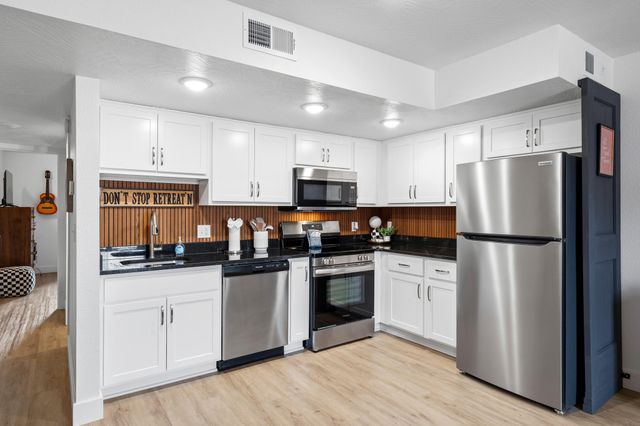 403 Veterans Boulevard 15, Branson, MO 65616