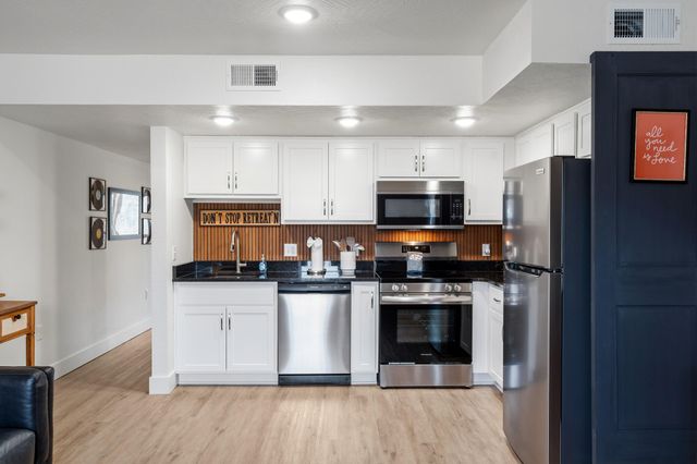 403 Veterans Boulevard 15, Branson, MO 65616