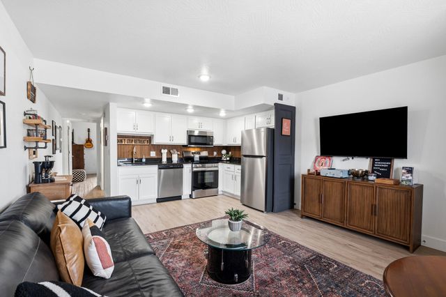 403 Veterans Boulevard 15, Branson, MO 65616