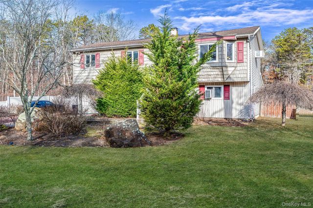 43 Madeline Road, Ridge, NY 11961