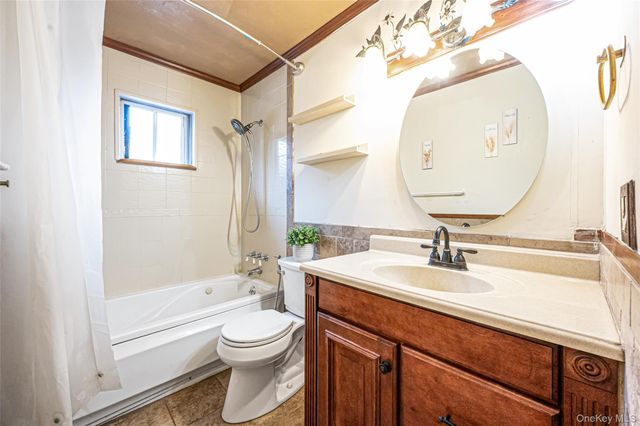 43 Madeline Road, Ridge, NY 11961