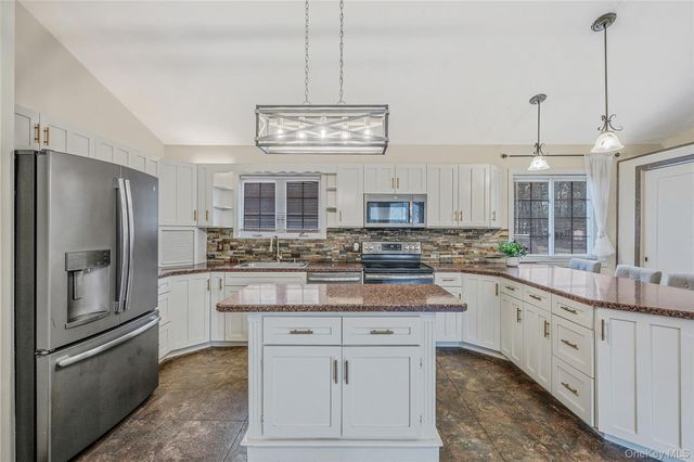 43 Madeline Road, Ridge, NY 11961