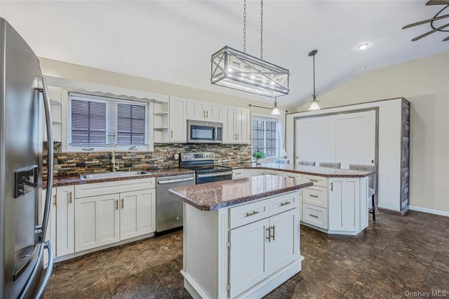 43 Madeline Road, Ridge, NY 11961