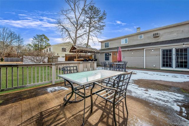 43 Madeline Road, Ridge, NY 11961