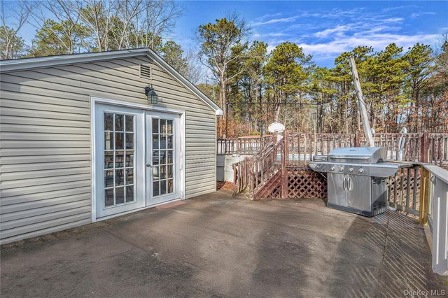 43 Madeline Road, Ridge, NY 11961