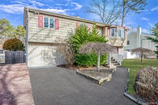 43 Madeline Road, Ridge, NY 11961