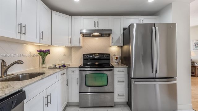 300 Bayview Dr 315, Sunny Isles Beach, FL 33160