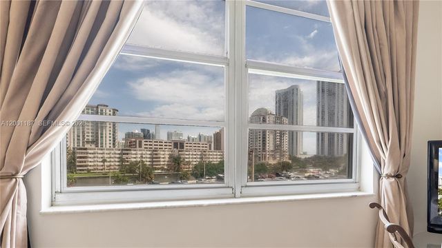 300 Bayview Dr 315, Sunny Isles Beach, FL 33160