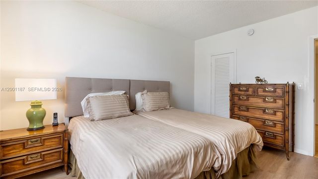 300 Bayview Dr 315, Sunny Isles Beach, FL 33160