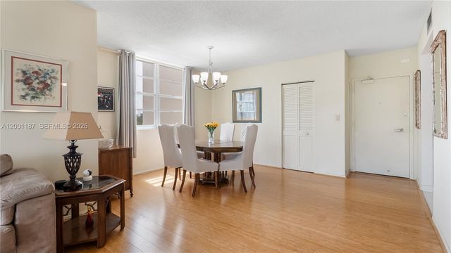 300 Bayview Dr 315, Sunny Isles Beach, FL 33160