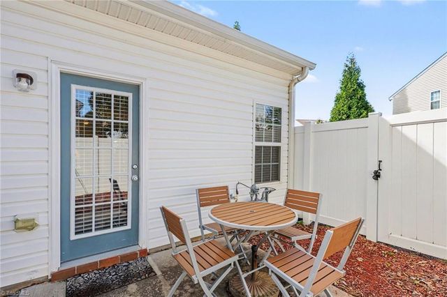 910 Central Park Avenue, Greensboro, NC 27407
