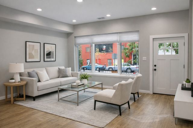 2146 W 21 Street 1, Chicago, IL 60608