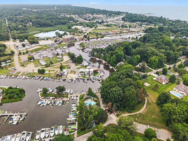 723 Meadow Drive, South Haven, MI 49090