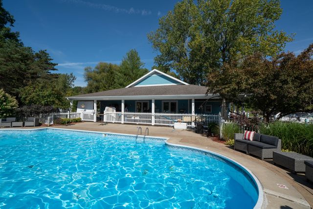 723 Meadow Drive, South Haven, MI 49090