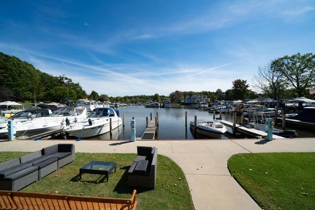 723 Meadow Drive, South Haven, MI 49090