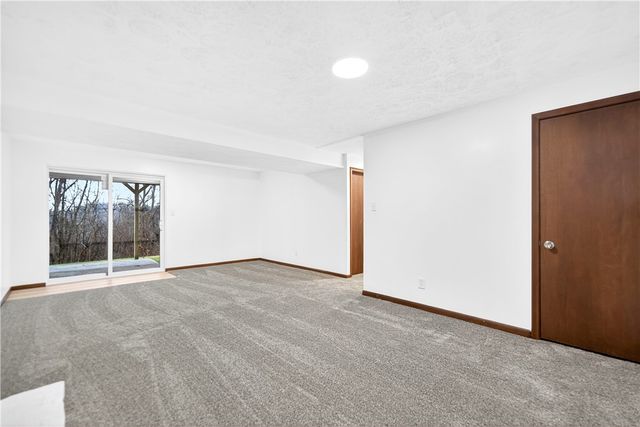 113 Redbud Dr, Chippewa Twp, PA 15010