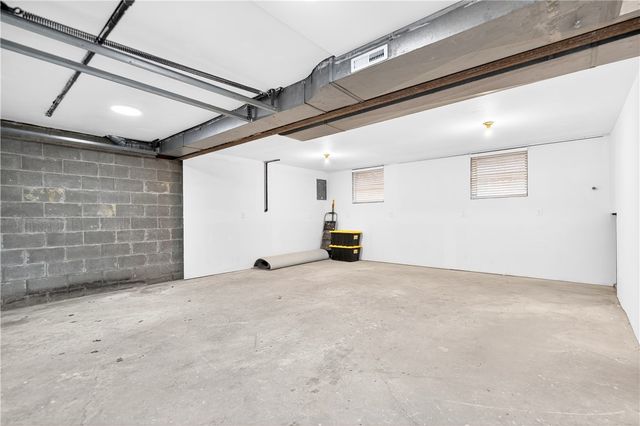 113 Redbud Dr, Chippewa Twp, PA 15010