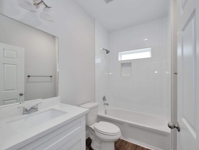 430 Schmidt Road B-4, Sealy, TX 77474