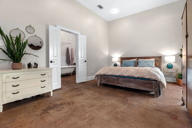 9010 Eustis Avenue, Dallas, TX 75218