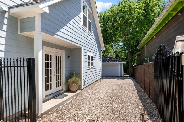 9010 Eustis Avenue, Dallas, TX 75218
