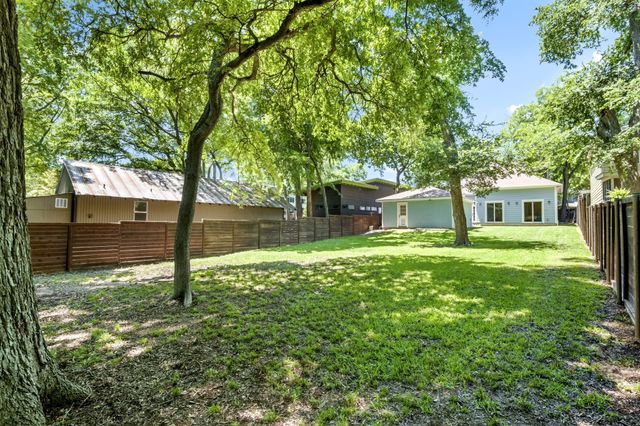9010 Eustis Avenue, Dallas, TX 75218