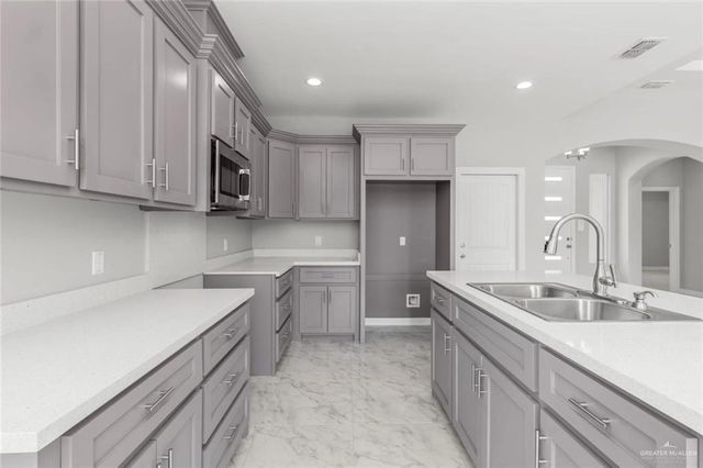 6000 N Playa Del Sol Street, Edinburg, TX 78541