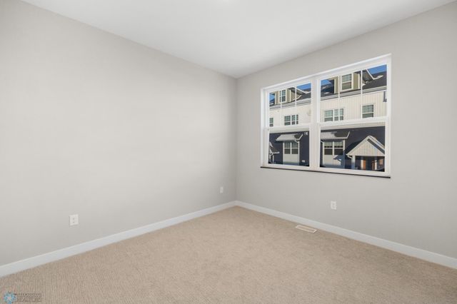 5877 41 Street S, Fargo, ND 58104