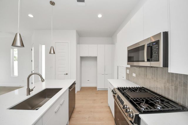 2216 Via Cami, Houston, TX 77051