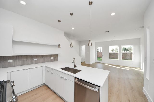 2216 Via Cami, Houston, TX 77051