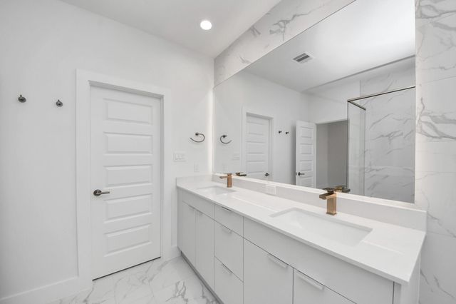 2216 Via Cami, Houston, TX 77051