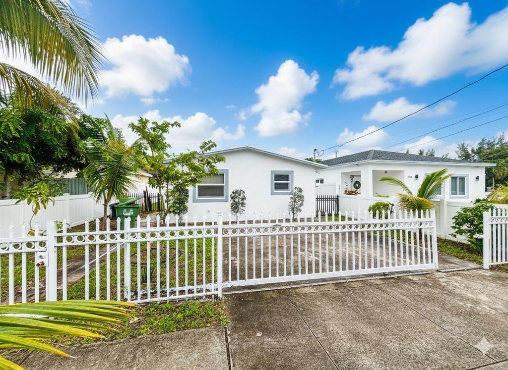 749 NW 5th Ct, Hallandale Beach, FL 33009