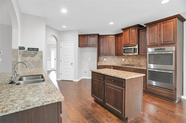 559 Madison Park Drive, Grayson, GA 30017